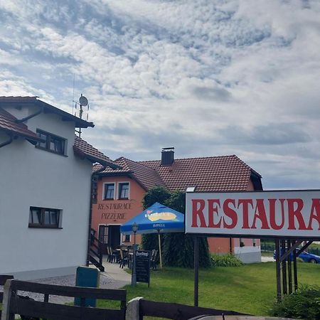 Penzion A Restaurace U Strnada Клатови Экстерьер фото